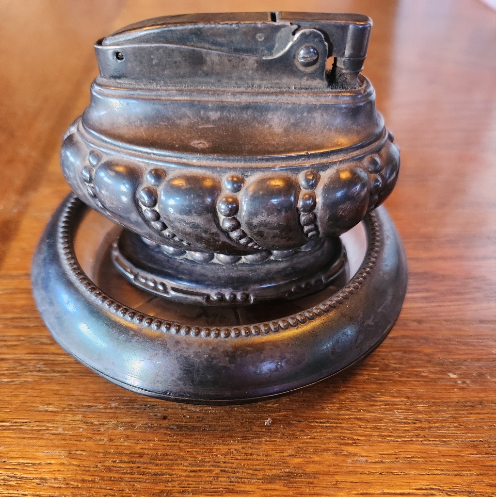 Vintage Ronson Queen Anne Table Lighter